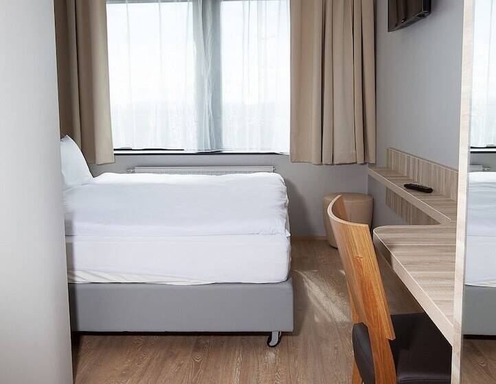 اتاق استاندارد, Laugarbakki