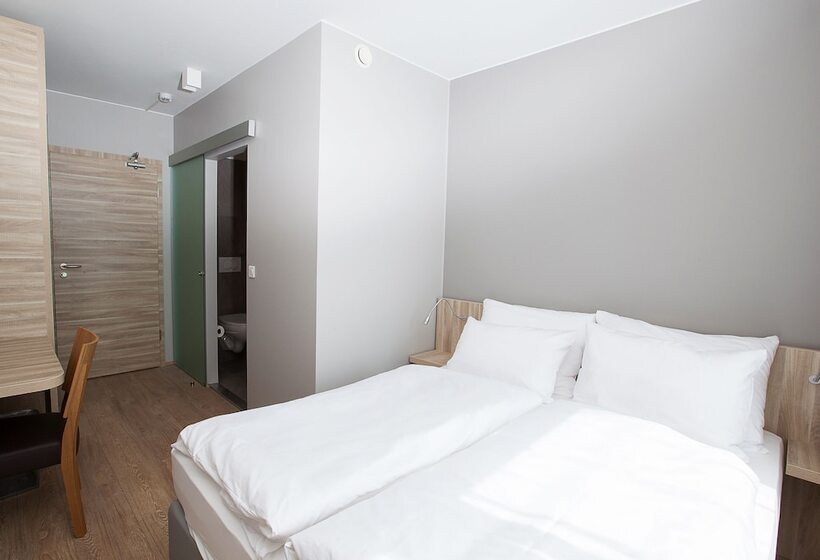 اتاق استاندارد, Laugarbakki