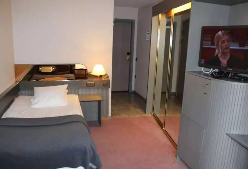 Quarto Estandar Individual, Memory