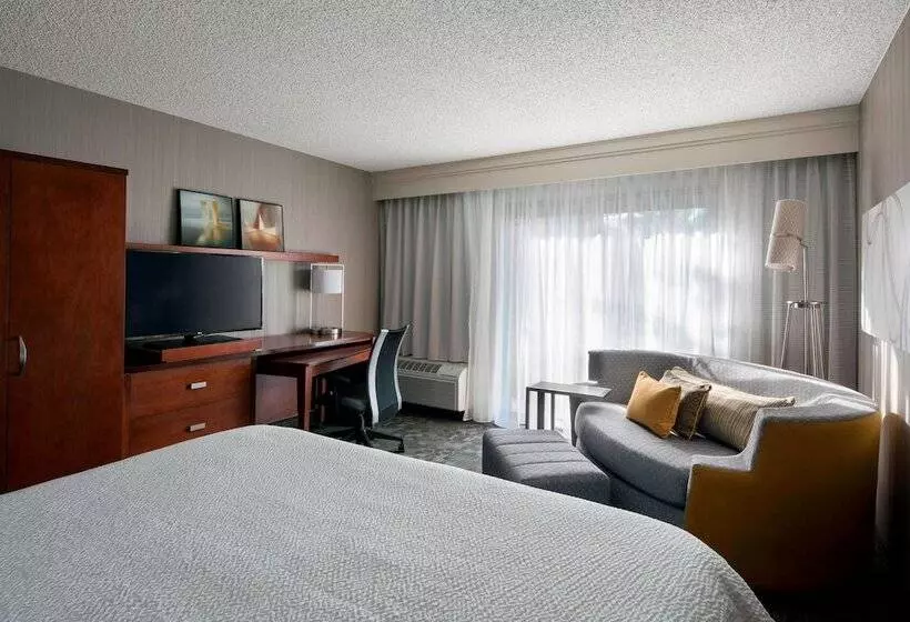 プールの見えるデラックスルーム, Sonesta Select Los Angeles Torrance South Bay