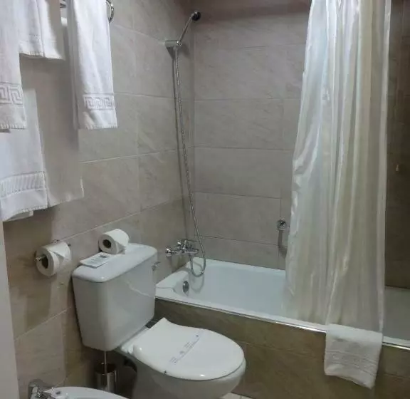 اتاق استاندارد سه نفره, Windsor