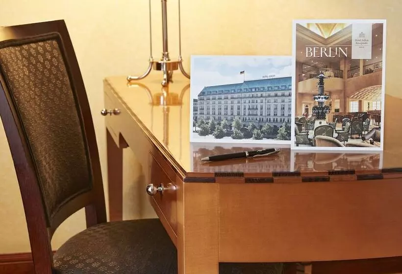 Deluxe Zimmer, Adlon Kempinski Berlin