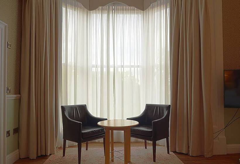 Номер Стандарт Трехместный, Elmbank York, Tapestry Collection By Hilton