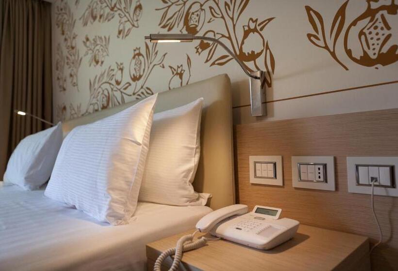 اتاق لوکس با بالکن, Imperiale Rimini & Spa