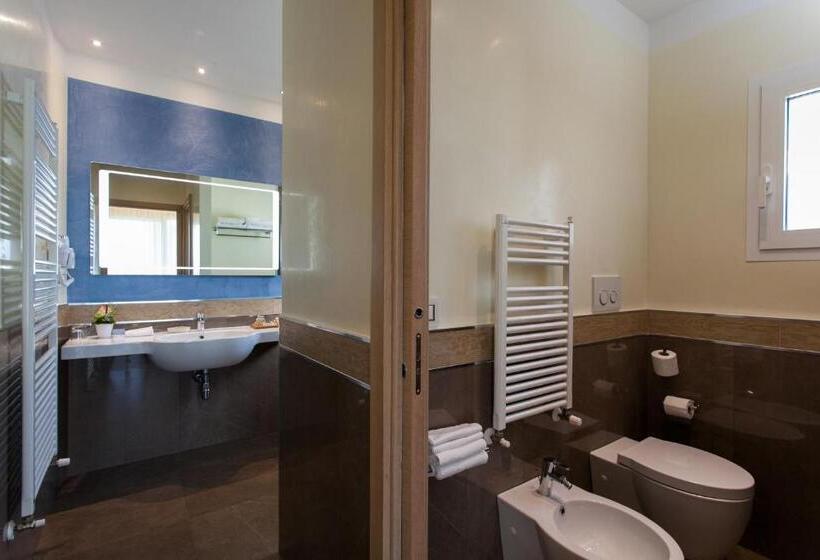 سوییت جونیور با بالکن, Imperiale Rimini & Spa