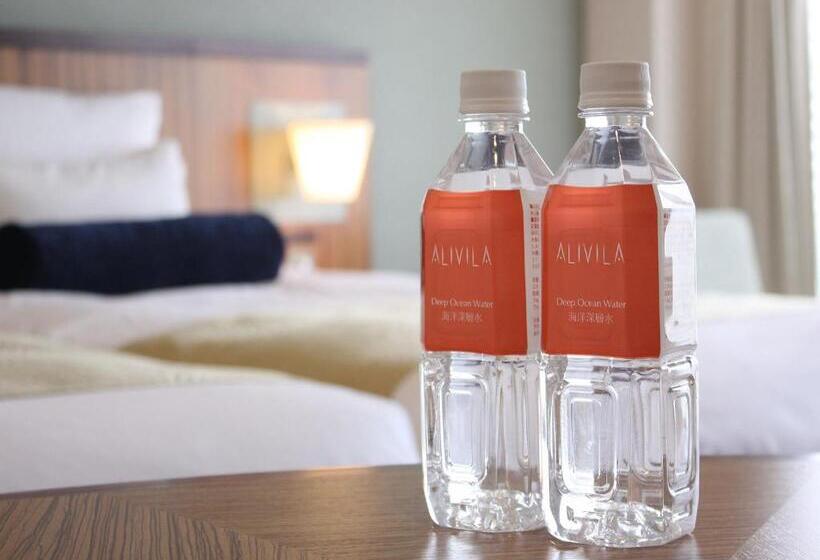 חדר דלוקס, Nikko Alivila