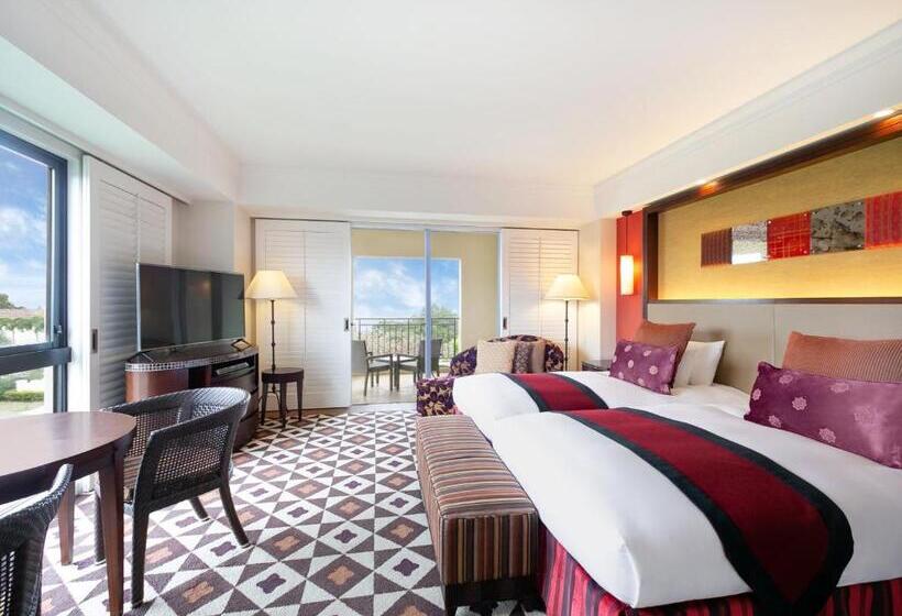 חדר דלוקס, Nikko Alivila