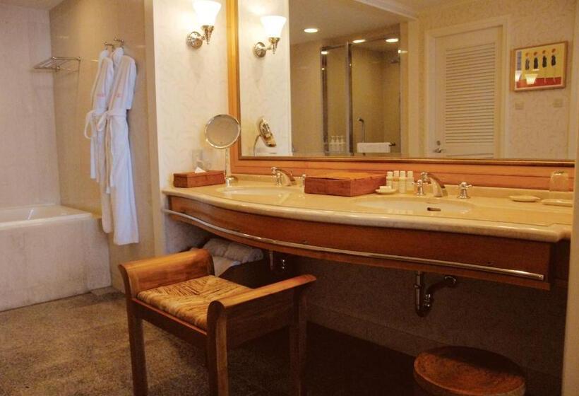 סוויטה, Nikko Alivila