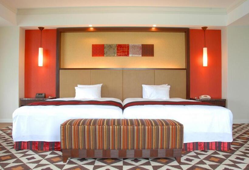 חדר דלוקס, Nikko Alivila