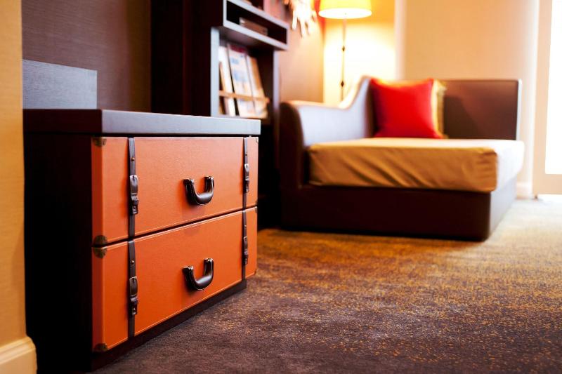 חדר פרמיום, Nikko Alivila