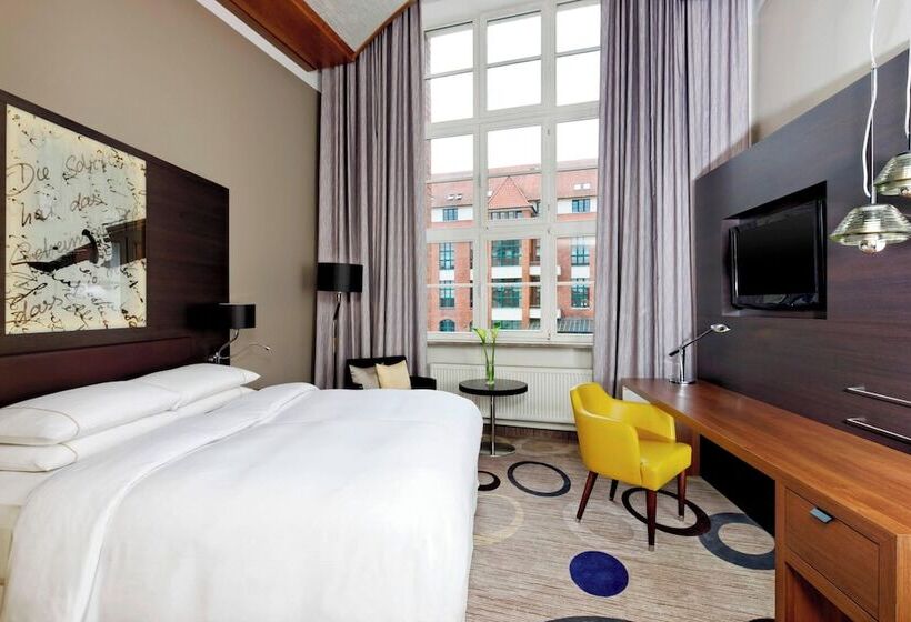 Номер Клуб, Sheraton Hannover Pelikan