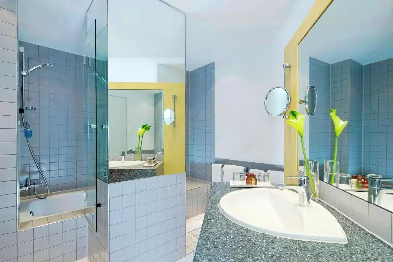 سوئیت جونیور با تخت بزرگ, Sheraton Hannover Pelikan