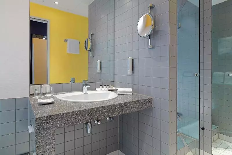 اتاق اجرایی با تخت بزرگ, Sheraton Hannover Pelikan