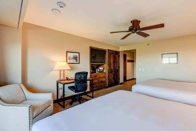 اتاق استاندارد با تخت بزرگ, The Peaks Resort And Spa