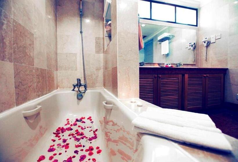 جناح سرير كينج, Sutra Beach Resort