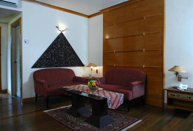 جناح سرير كينج, Sutra Beach Resort