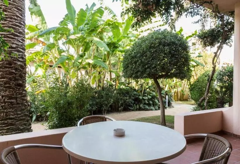 Standard Kolmen Hengen Huone, Villaggio Cala Di Volpe