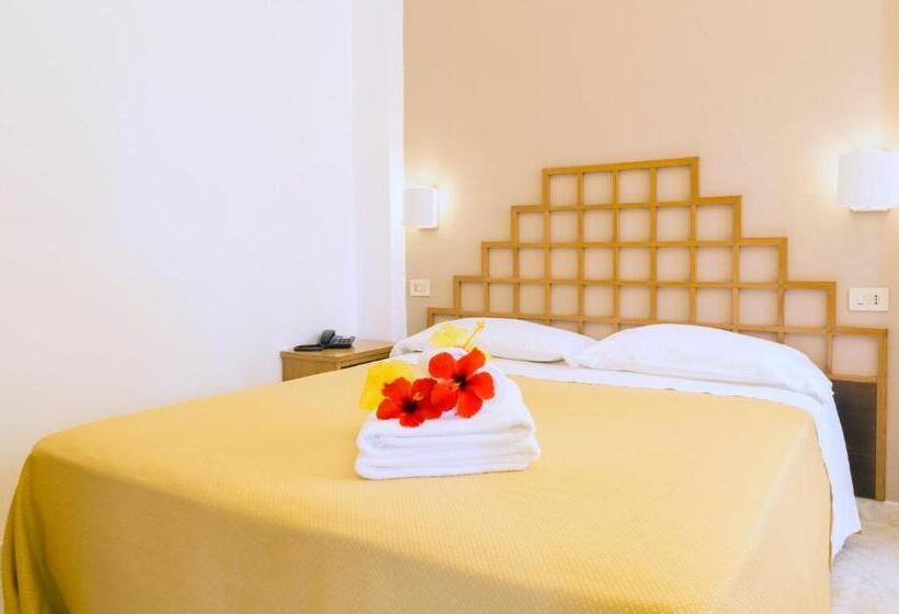 Номер Стандарт Трехместный, Villaggio Cala Di Volpe