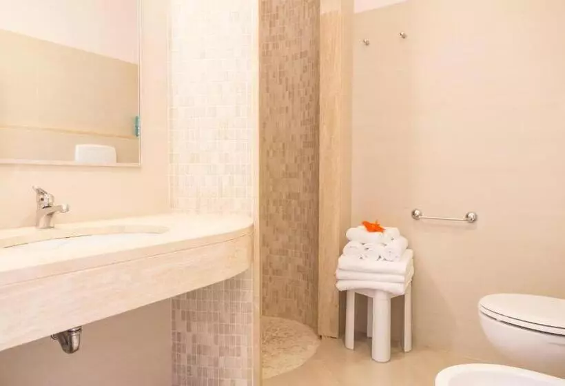 Huoneisto 1 Makuuhuone Merinäkymä, Villaggio Cala Di Volpe
