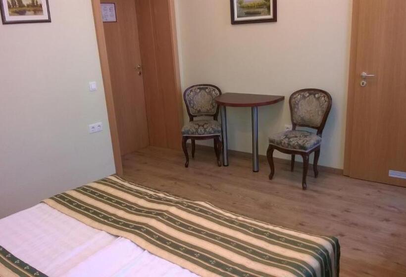 חדר סטנדרט מותאם לאדם עם מוגבלויות, Blaha Lujza