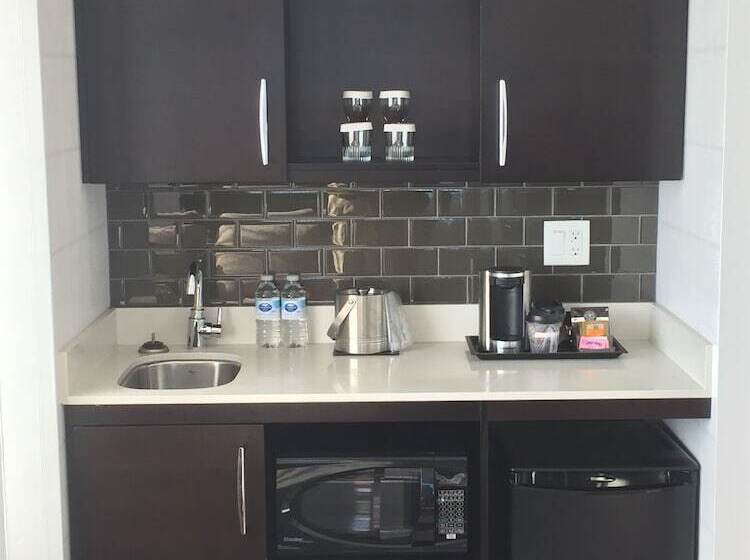 可观景的套房, The Hollis Halifax A Doubletree Suites By Hilton