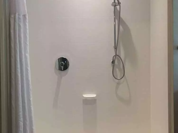 سوئیت برای معلولان, The Hollis Halifax A Doubletree Suites By Hilton