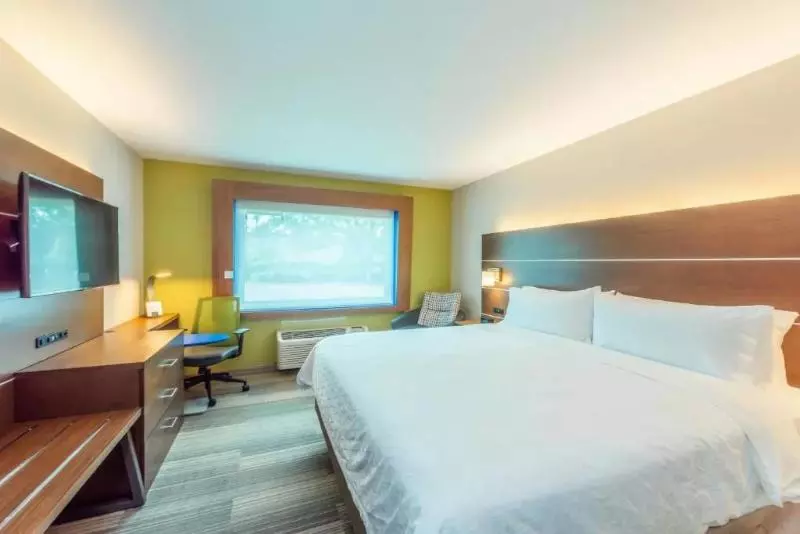 身障者適用キングサイズベッドルーム, Holiday Inn Express Hotel & Suites Bradenton West, An Ihg