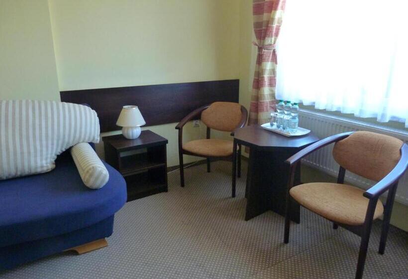 스탠다드 트리플 룸, Kopernik