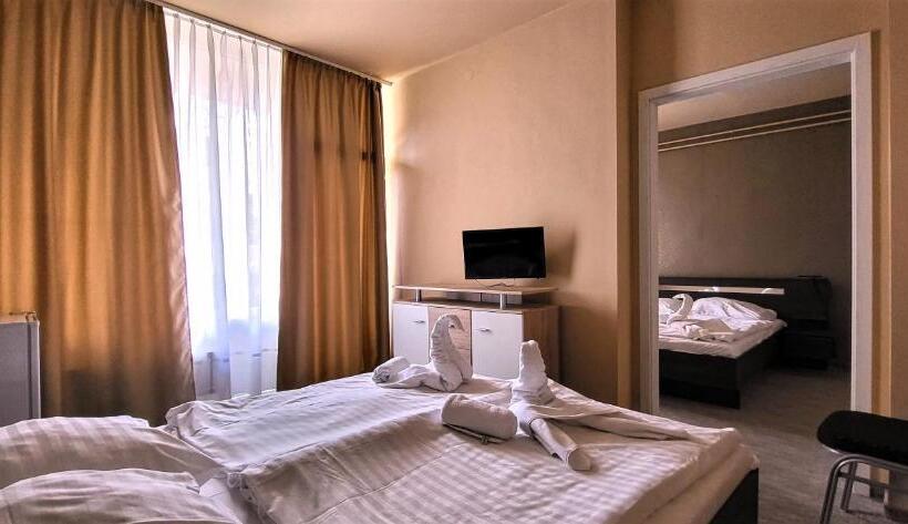 חדר סטנדרט לארבעה, Korona