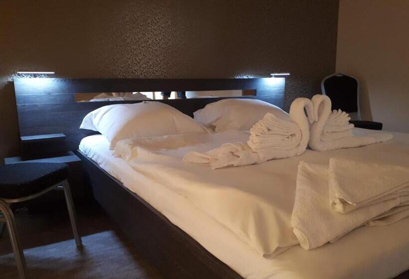 חדר סטנדרט לארבעה, Korona