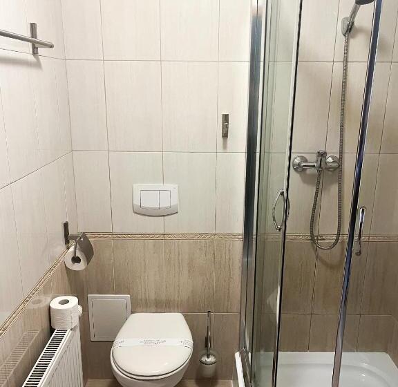 חדר אקונומי, Logos