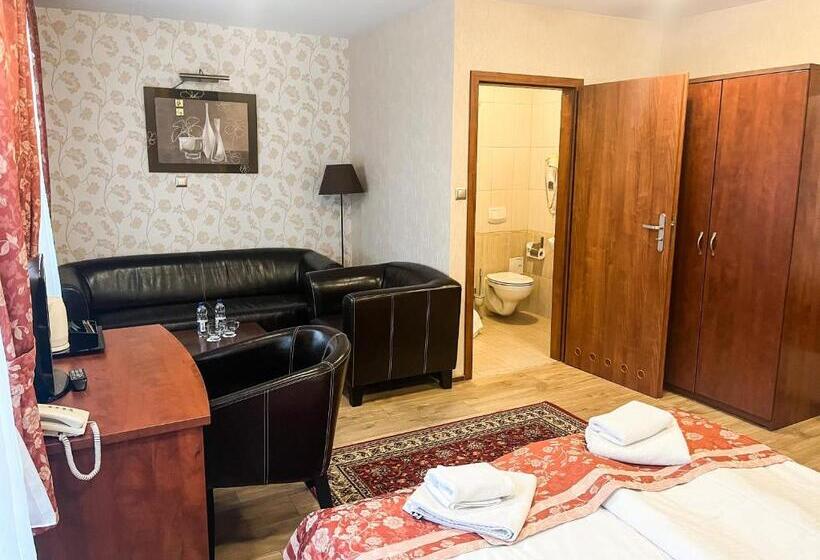 חדר סופריור, Logos