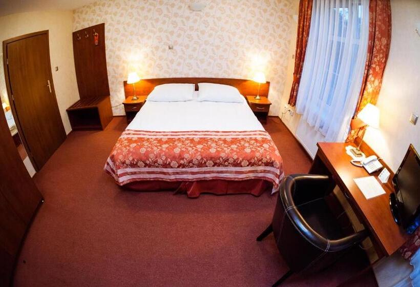 חדר סופריור, Logos