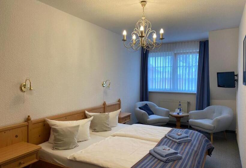 شقة غرفتين, Maria