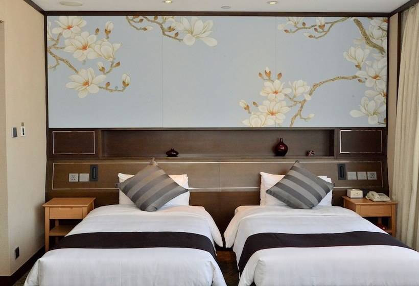 اتاق اجرایی, South Pacific