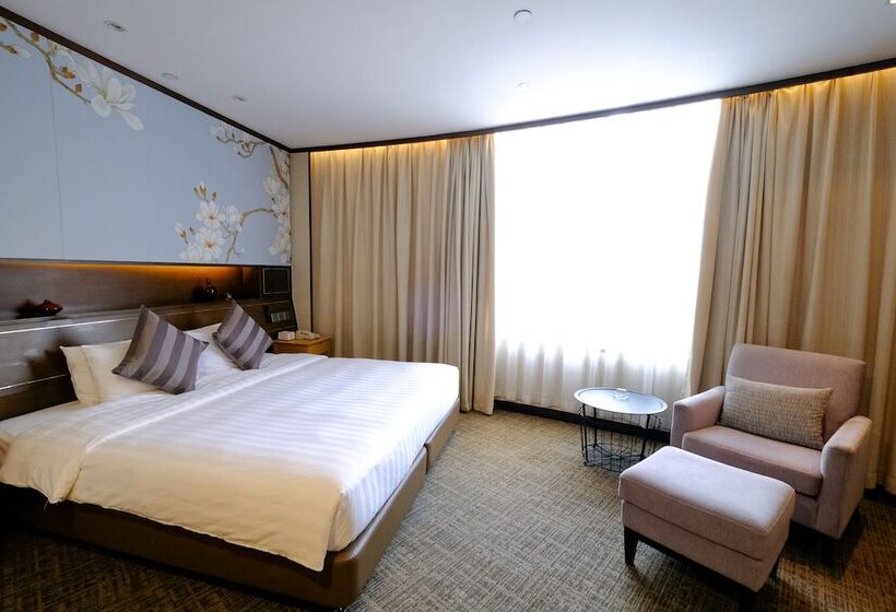 اتاق اجرایی, South Pacific