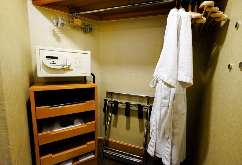 استودیو اجرایی, South Pacific