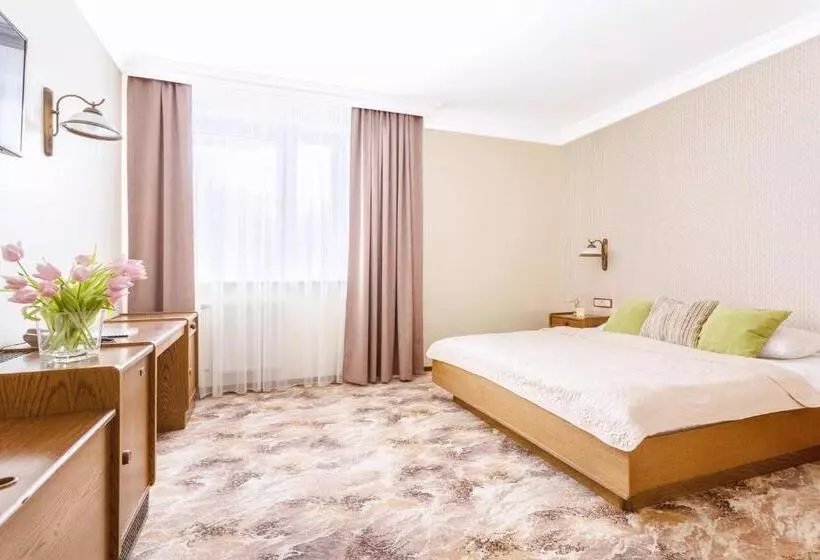 Standard-huone, Sylwia