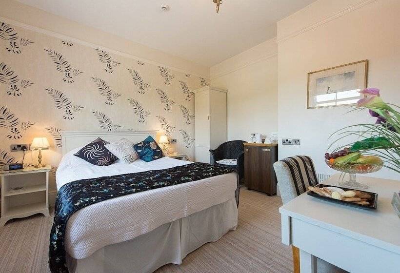 غرفة سوبيريور, The Old Vicarage