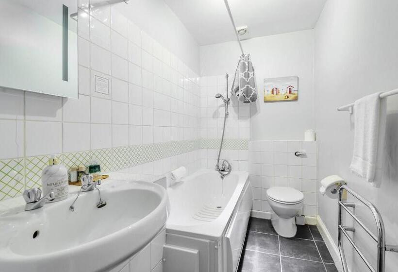 غرفة ديلوكس سرير كينج, The White House Guest House