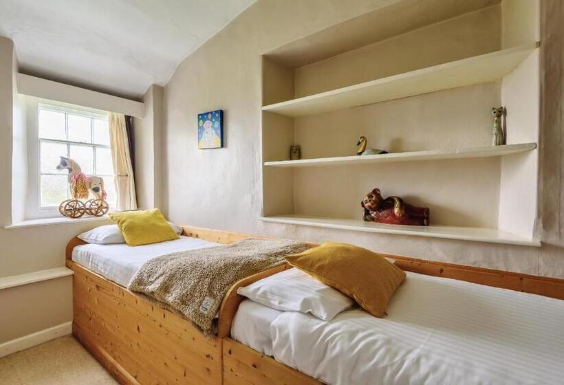 غرفة عائلية, The White House Guest House