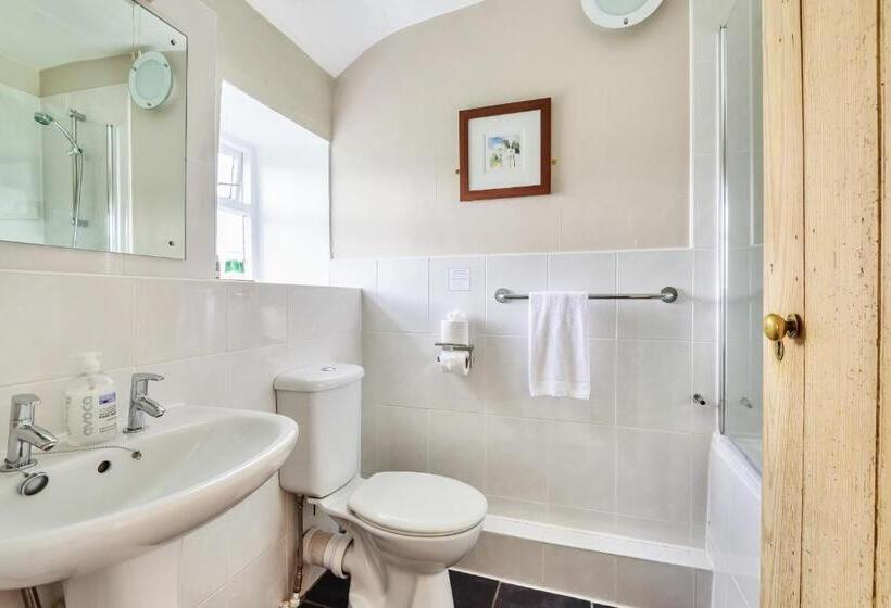 غرفة عائلية, The White House Guest House