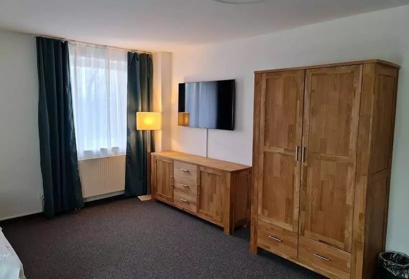 スタンダードトリプルルーム, Parkhotel Senftenberg