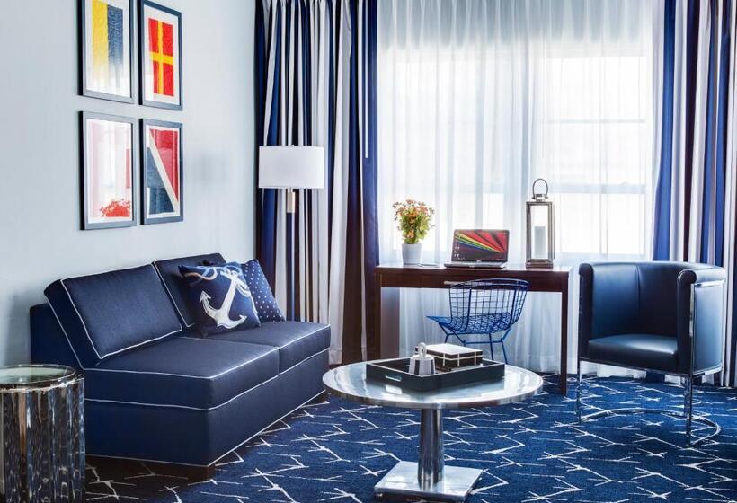 Полулюкс Вид на Бассейн, Albion