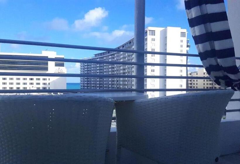 Пентхаус Люкс, Albion