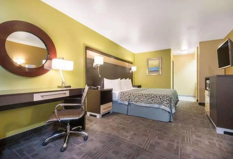 اتاق استاندارد با تخت بزرگ برای معلولان, Days Inn By Wyndham Carlsbad