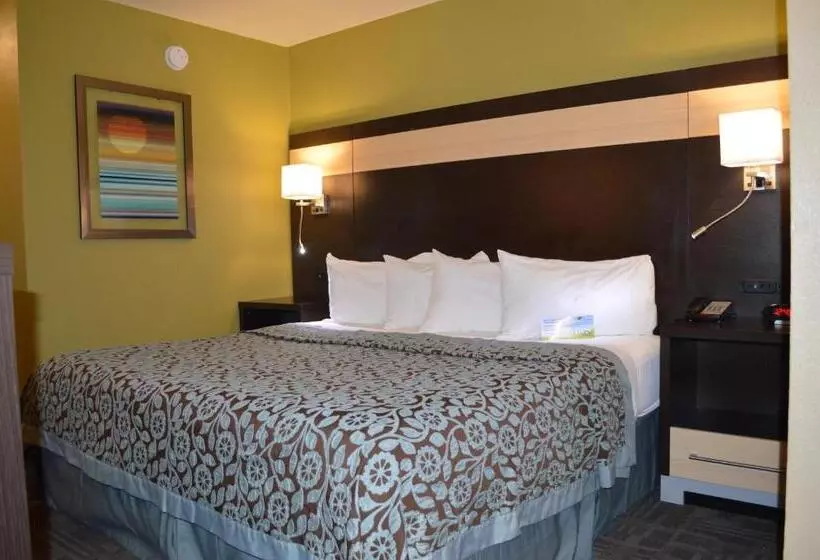 اتاق استاندارد با تخت بزرگ برای معلولان, Days Inn By Wyndham Carlsbad