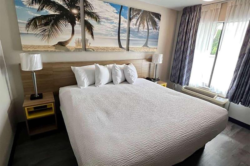 غرفة قياسية سرير كينج, Days Inn By Wyndham Defuniak Springs