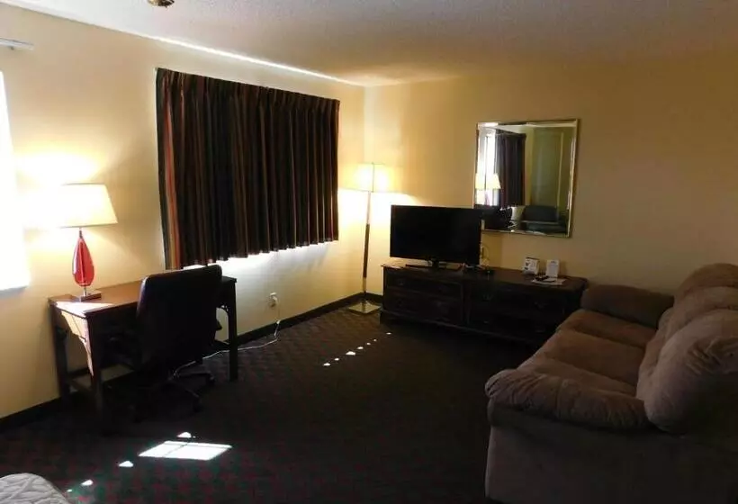 Deluxe Suite King Bed, Days Inn By Wyndham Lexington Ne