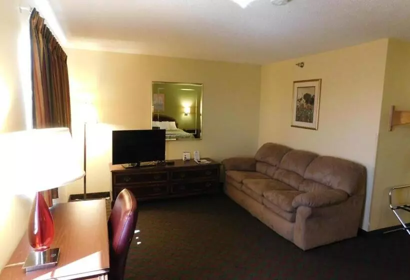 Deluxe Suite King Bed, Days Inn By Wyndham Lexington Ne